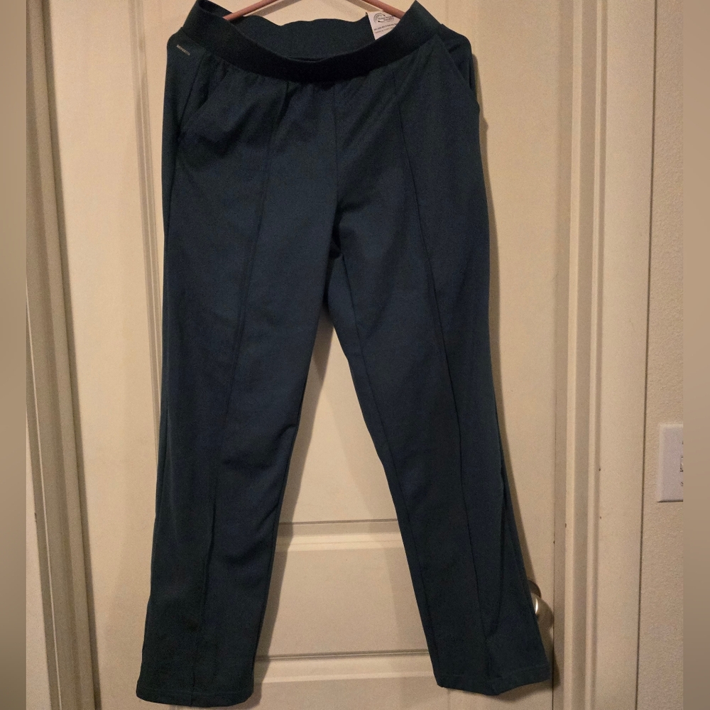 Mondetta Women's Straight Leg Pant with Pockets.